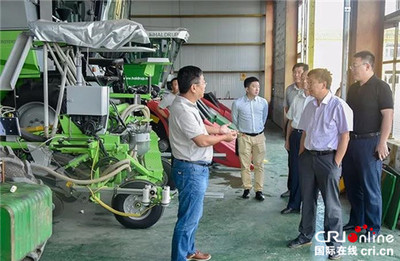 農業農村部種業管理司司長張延秋到北大荒墾豐種業調研